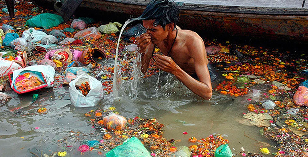 কুম্ভ মেলা: নগ্নতা এবং নেক্রোফিলিয়ার হিন্দু তীর্থস্থান
